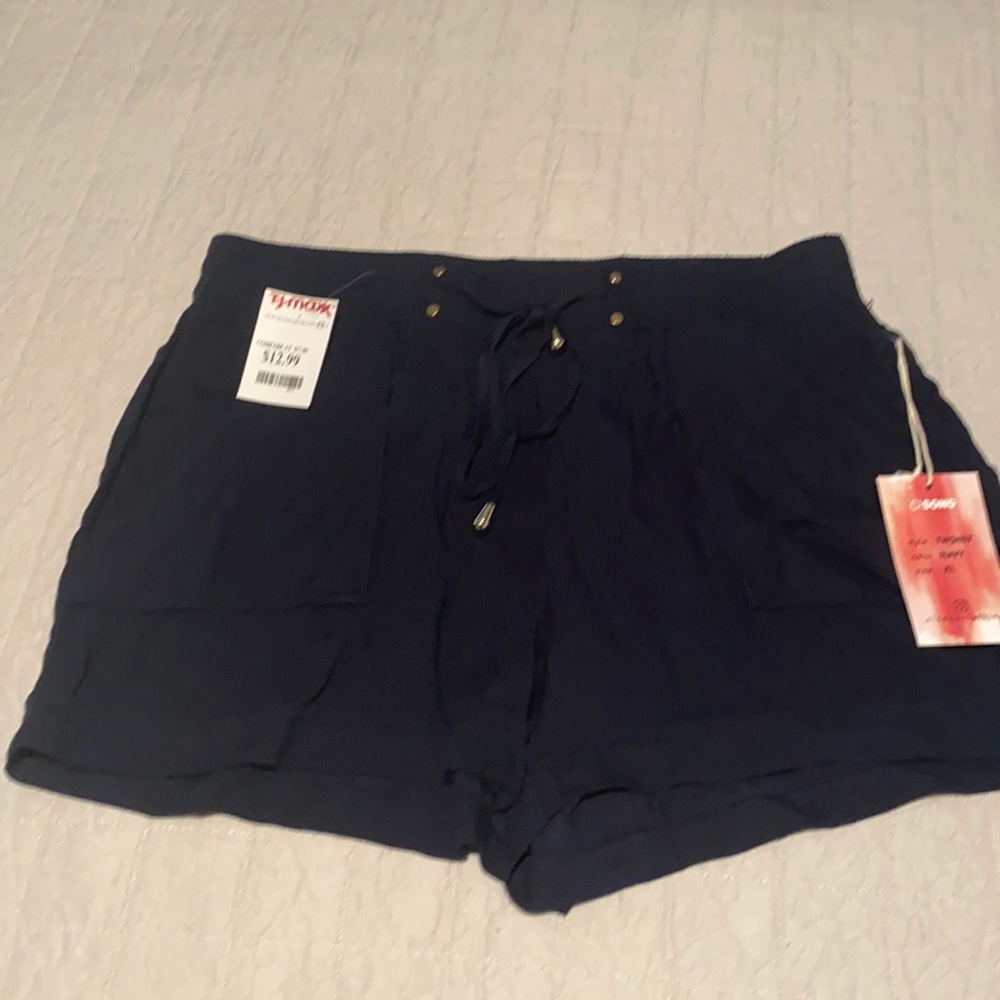Pull on navy shorts NWT